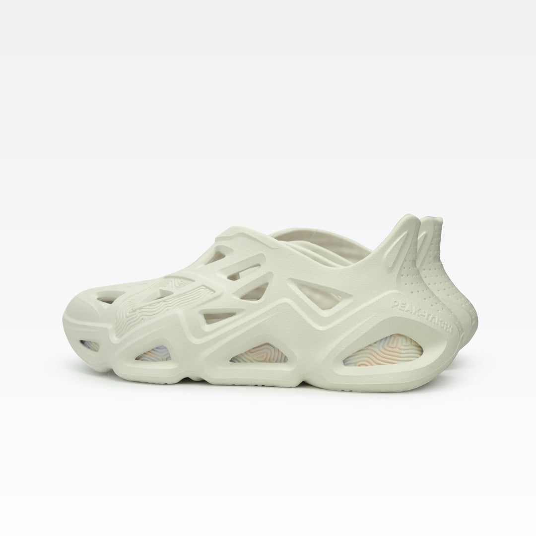 Peak taichi sandals canva white