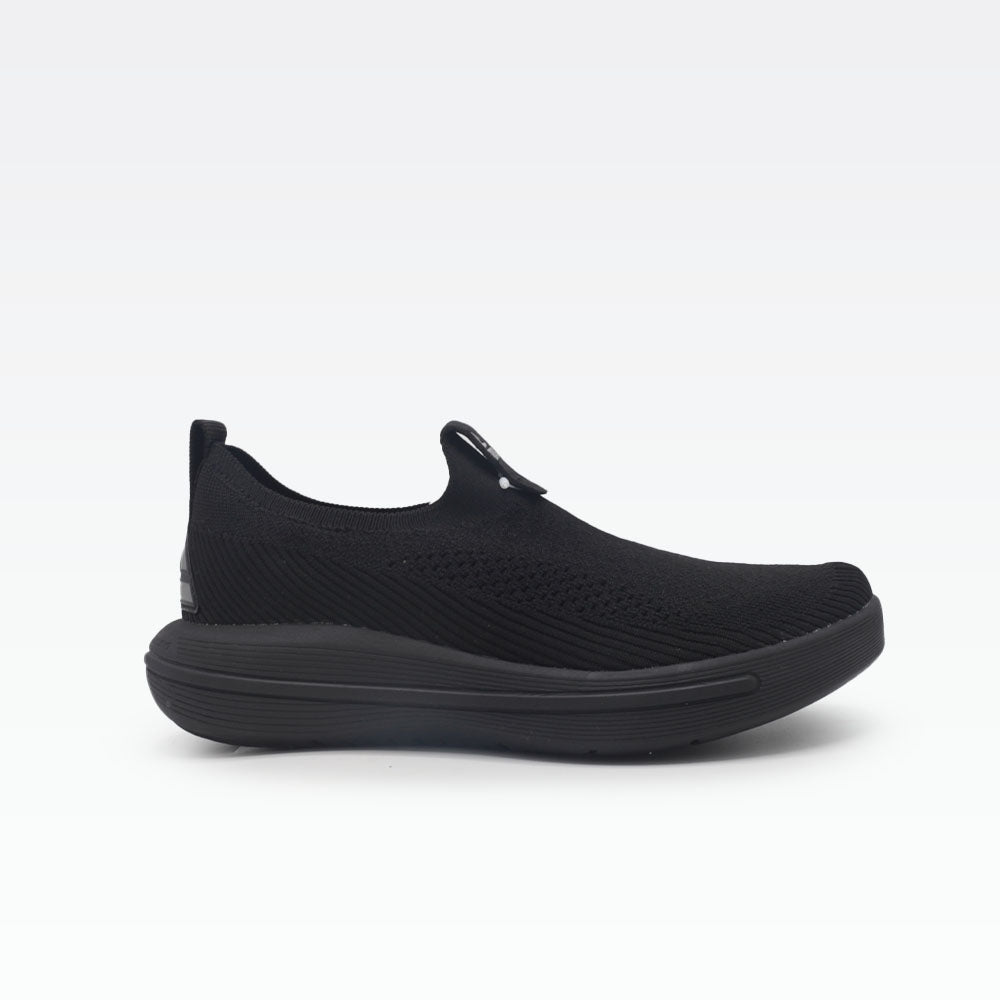 Peak slip on shoes black