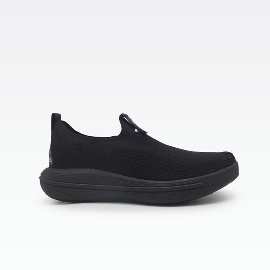 Peak slip on shoes black
