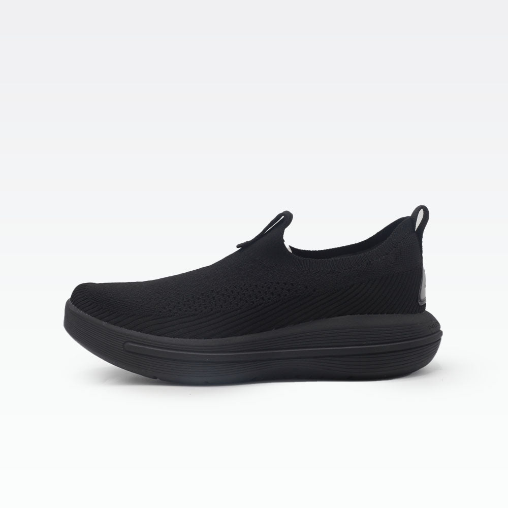 Peak slip on shoes black