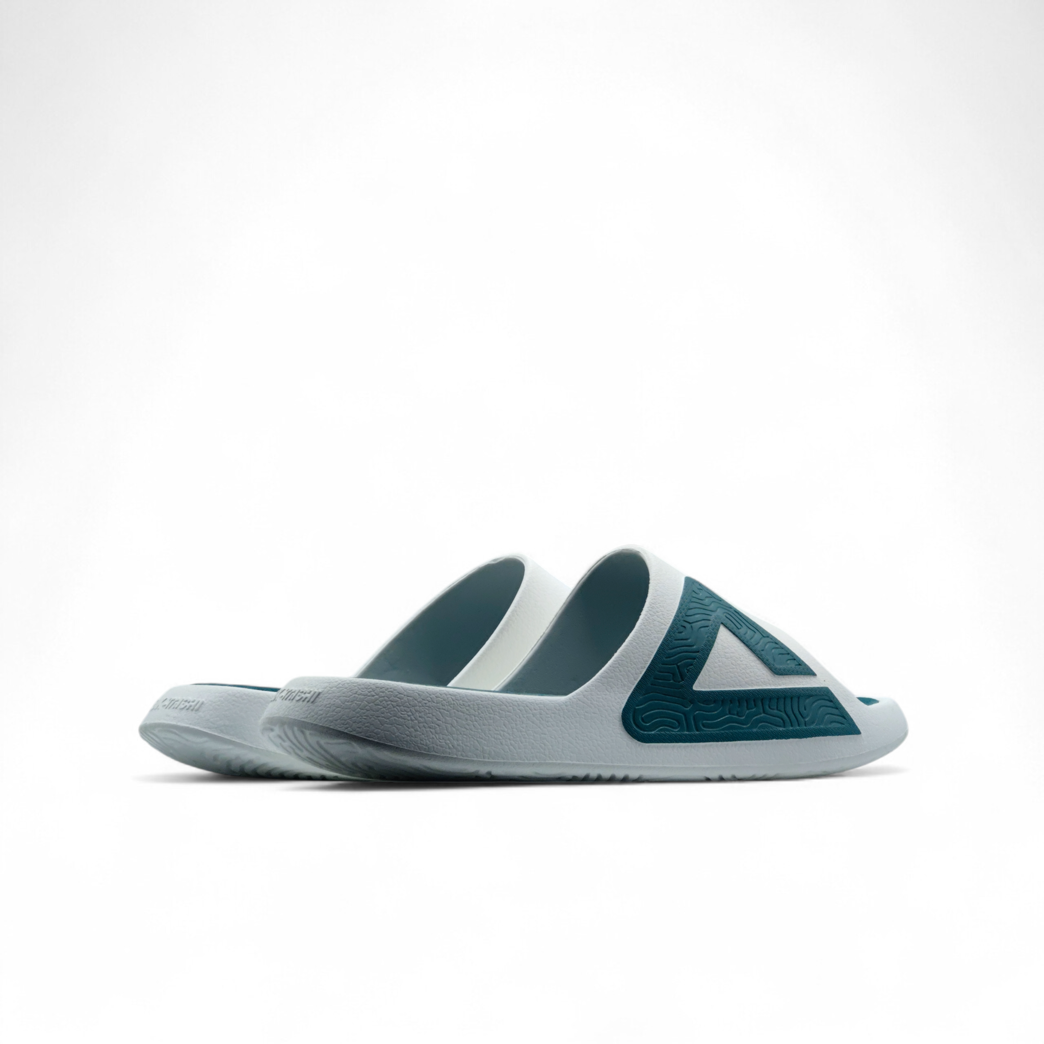 Peak Taichi Slippers Milky White Dark Green