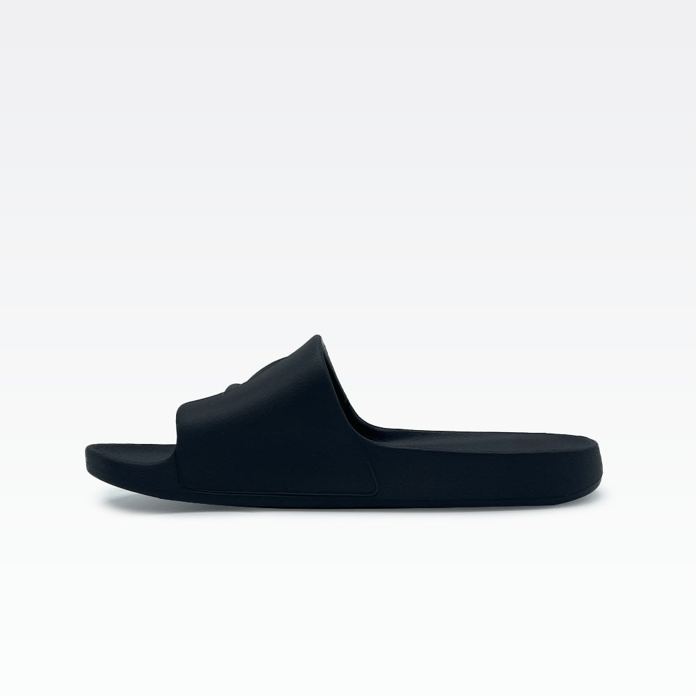 Peak slippers all black