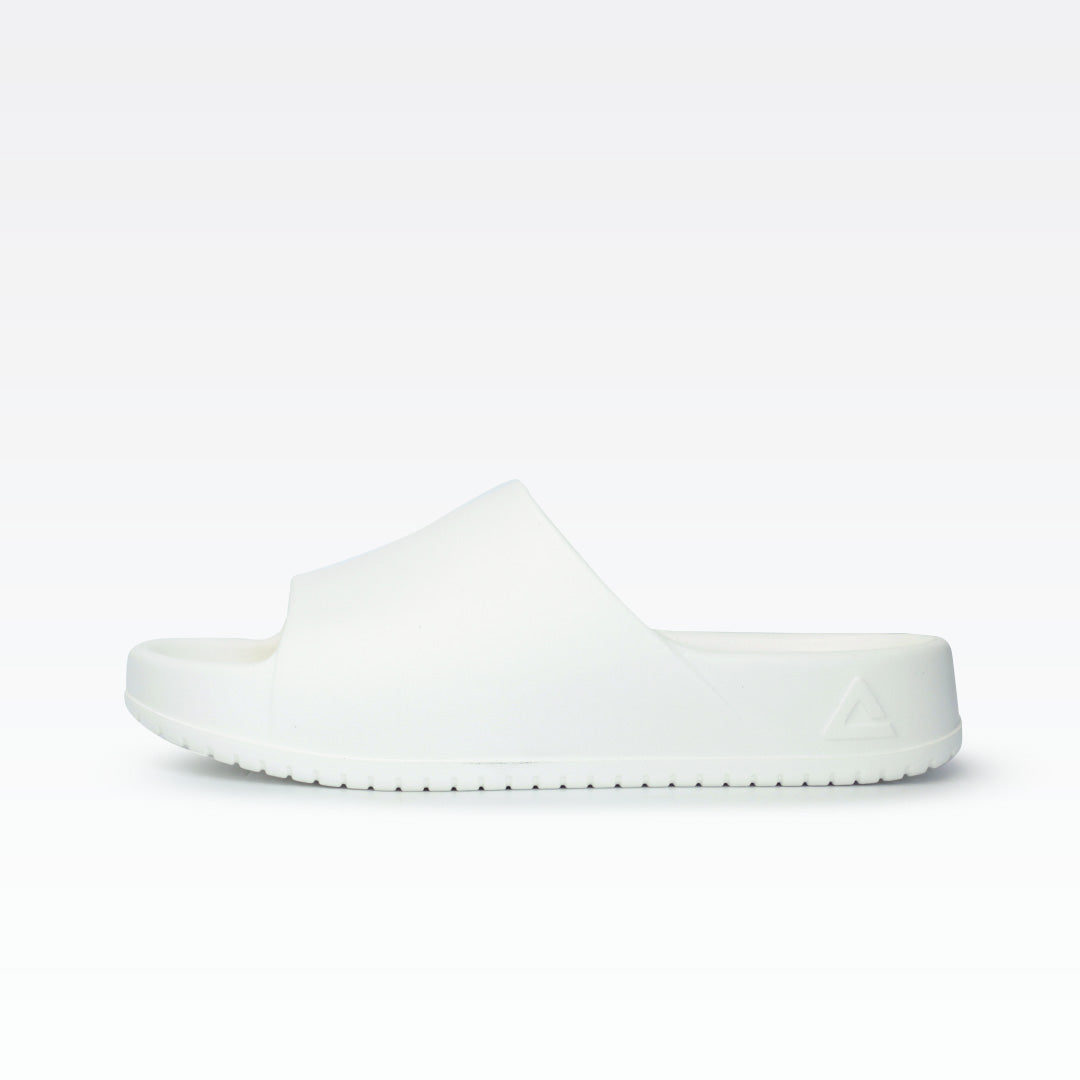 Peak slippers milky white