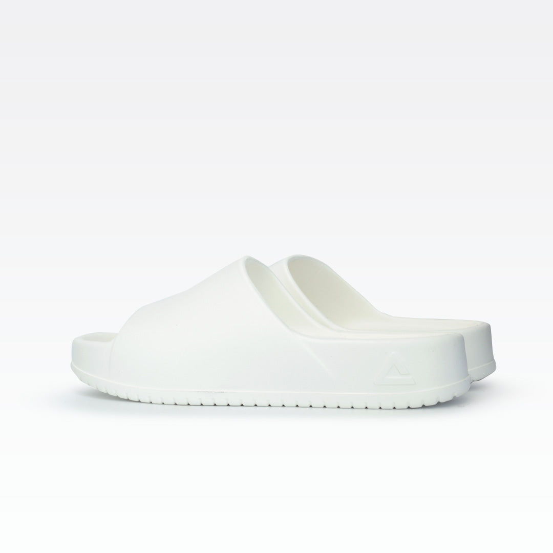 Peak slippers milky white