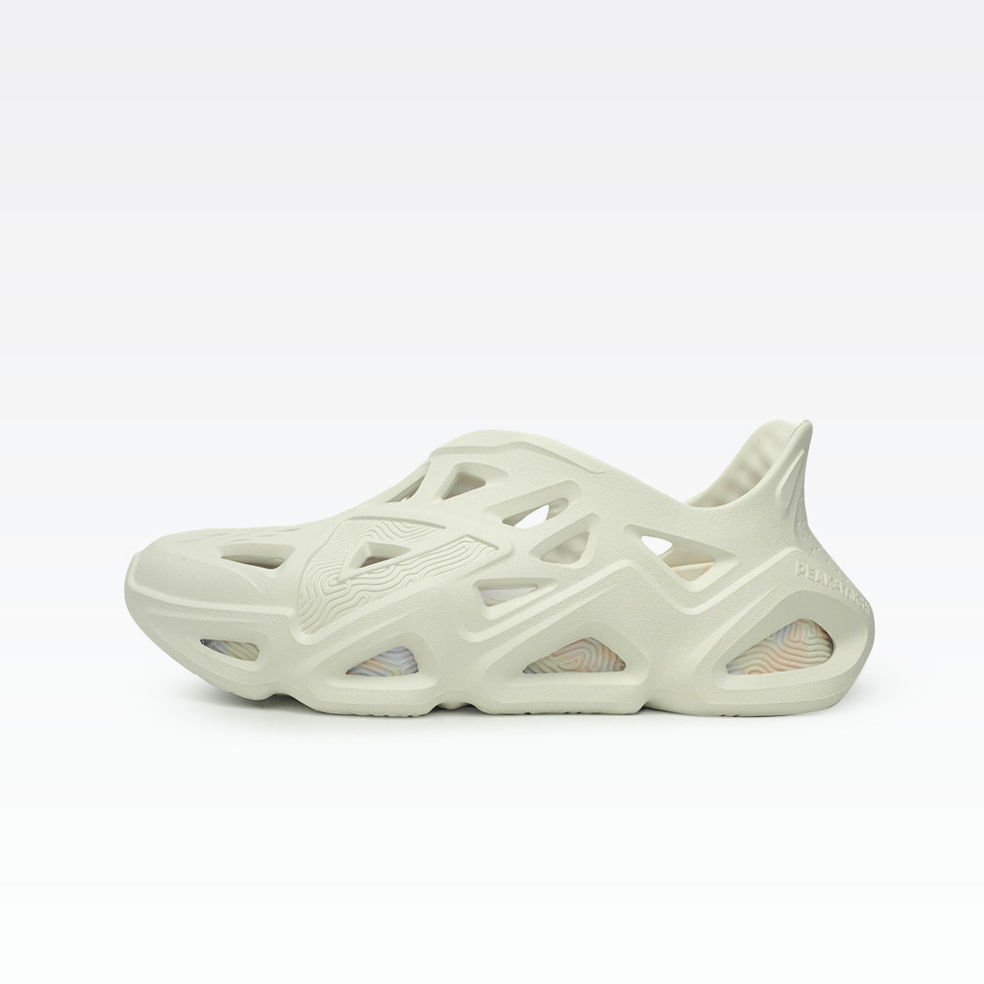 Peak taichi sandals canva white