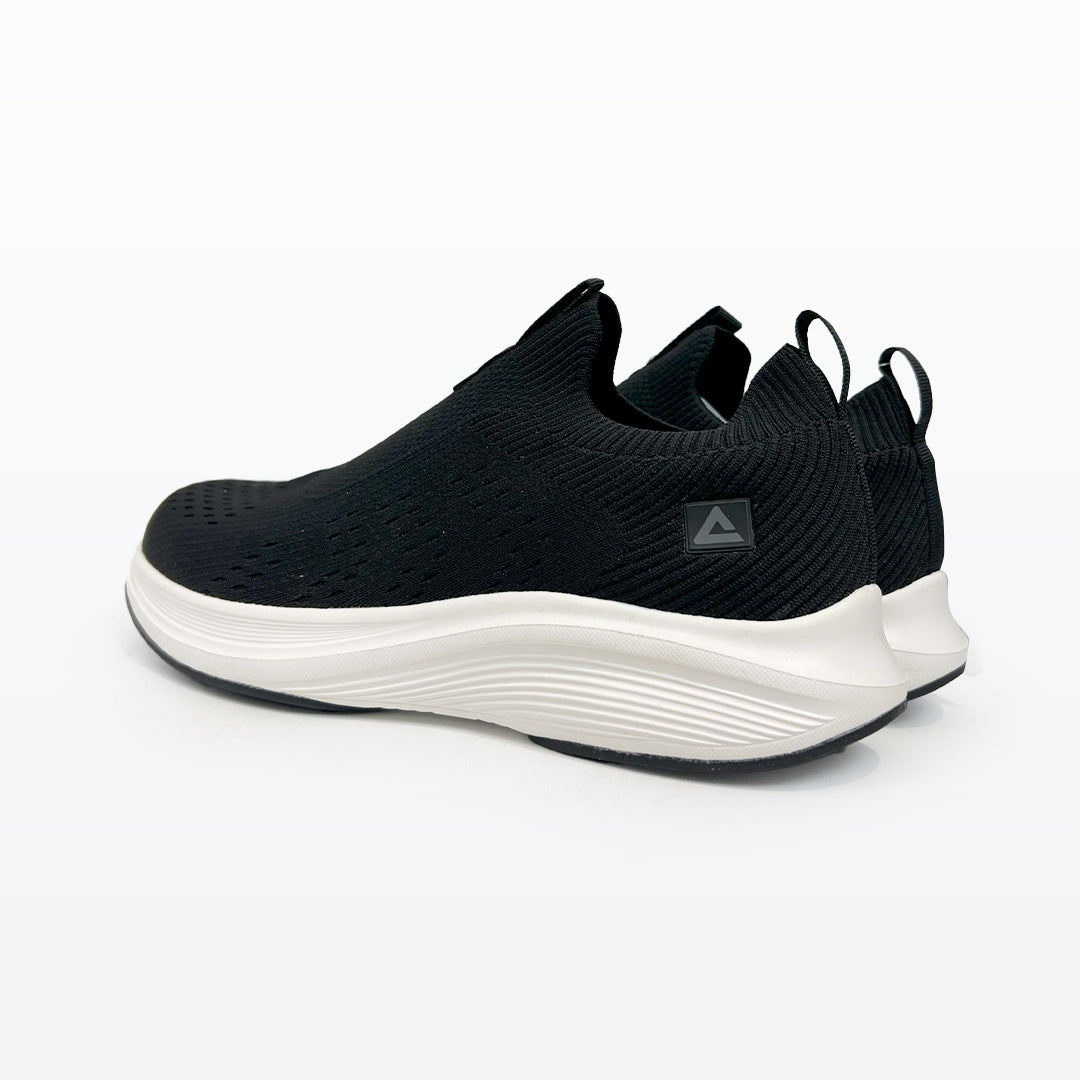 Peak sports shoes black white
