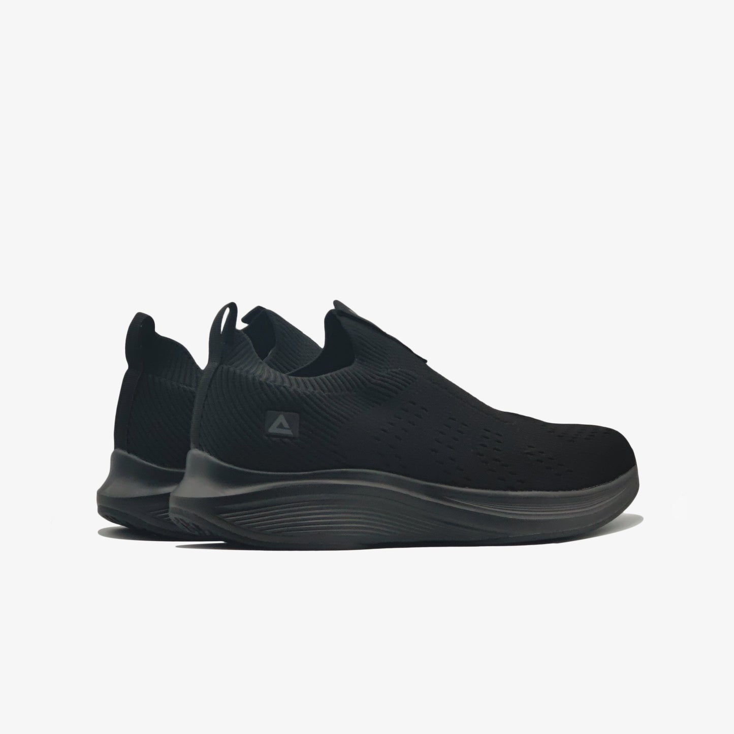 Peak sports shoes all black