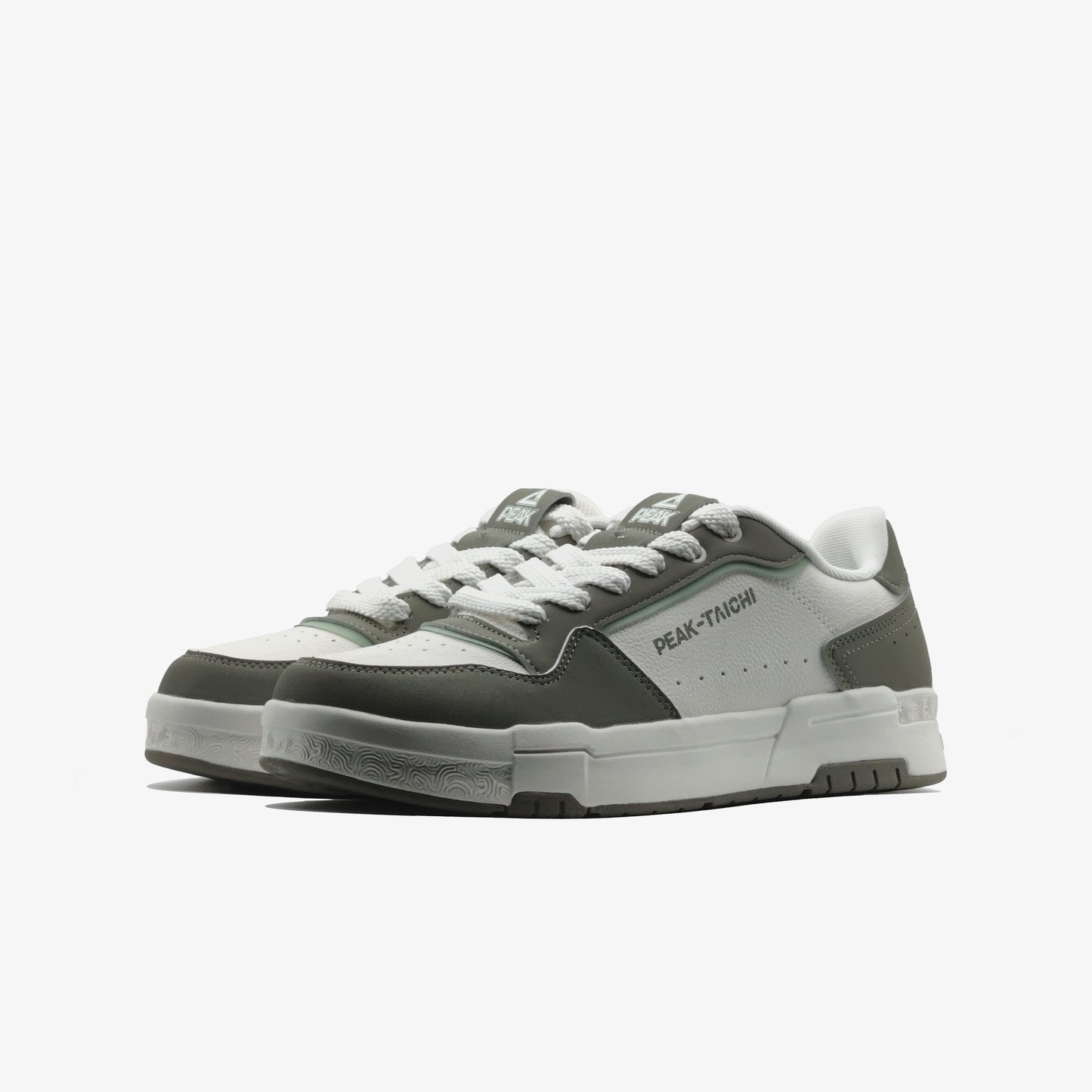 Peak sports Shoes white green