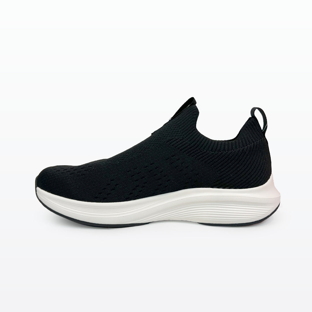 Peak sports shoes black white