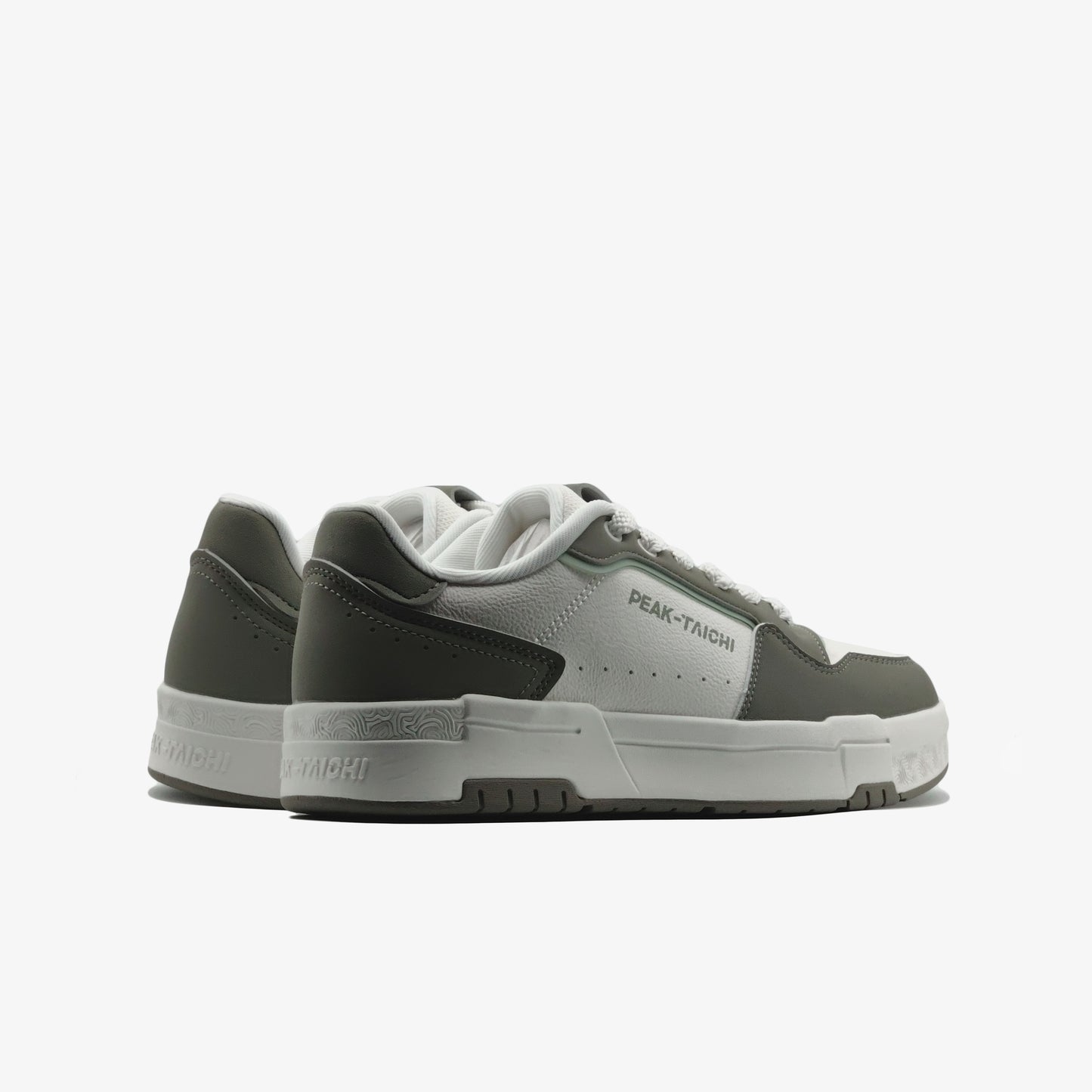 Peak sports Shoes white green