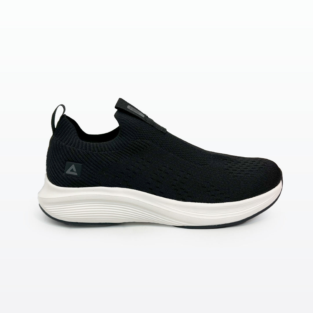 Peak sports shoes black white