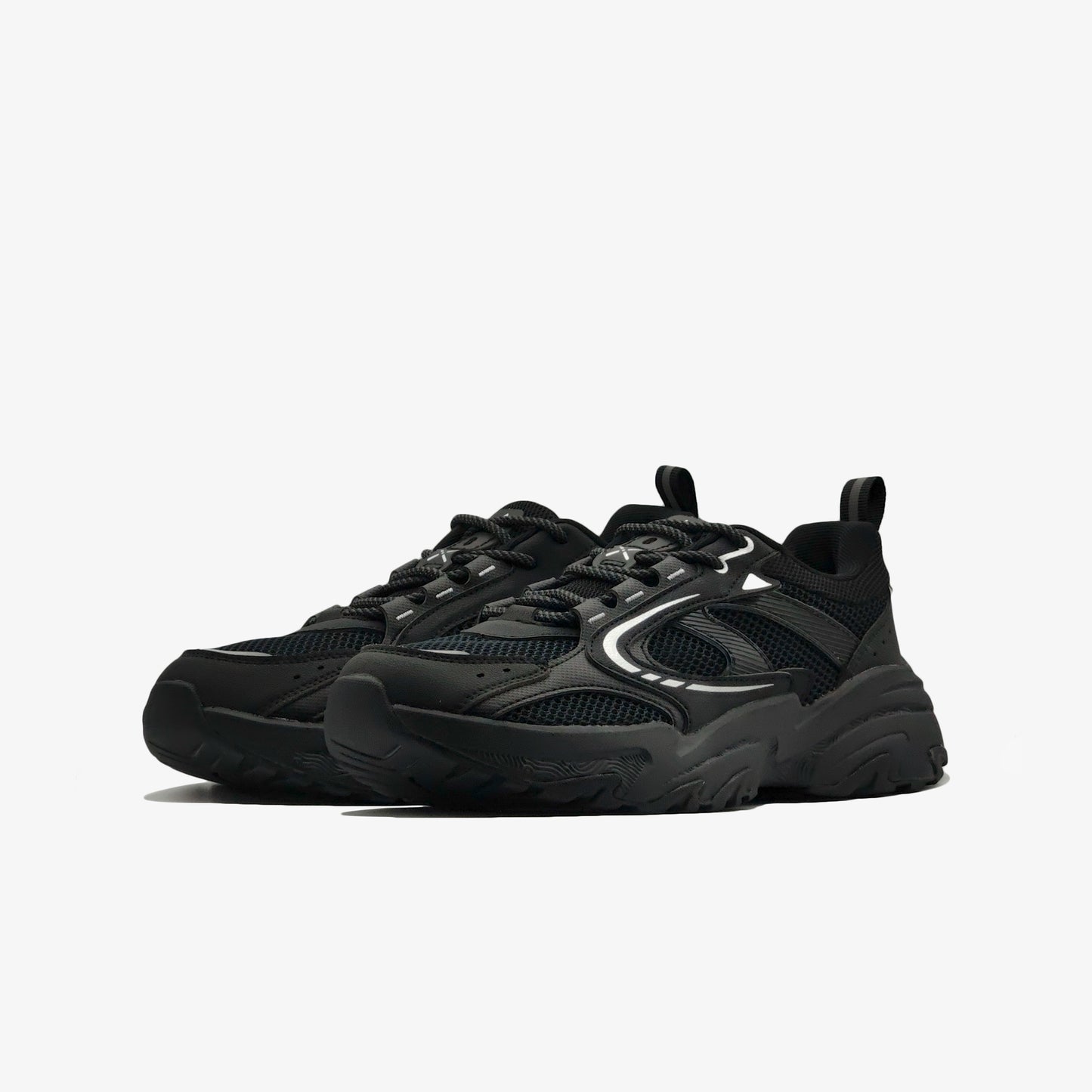 Peak sports shoes black silver